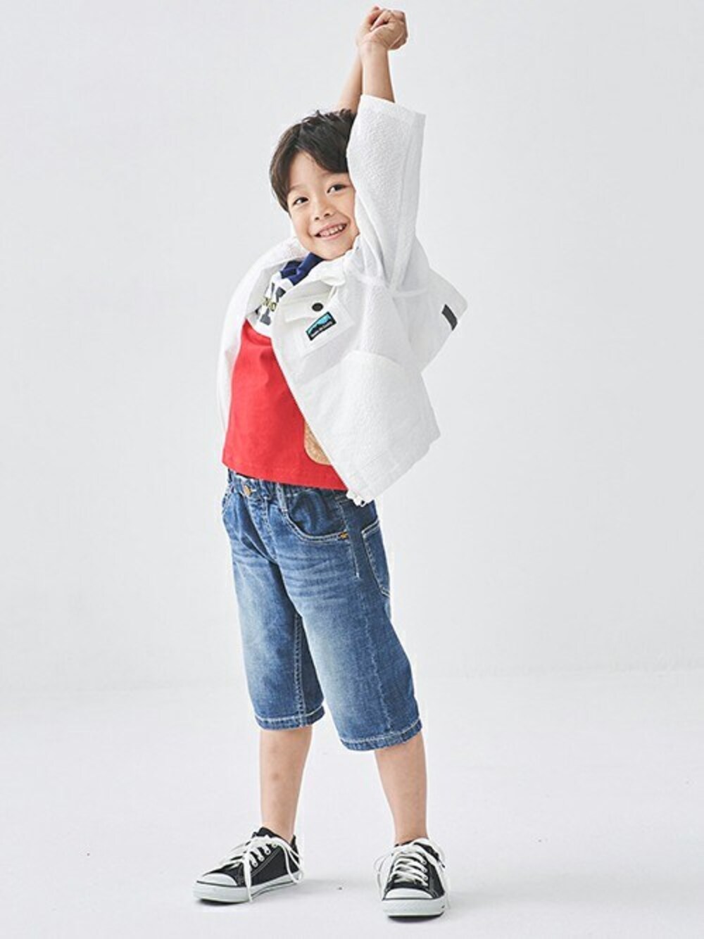 「パーカー、Tシャツ、通学、男の子コーデ、パーカーコーデ、通学コーデ、Tシャツコーデ、通学すたいる、daddy oh daddy、ダディオダディ」｜「Daddy Oh Daddyのデニム６分丈ハーフパンツ（デニムパンツ、ブルー系）」を使った、こどもの森e-shopさん（キッズ・110cm）の春コーディネートの1枚目の写真