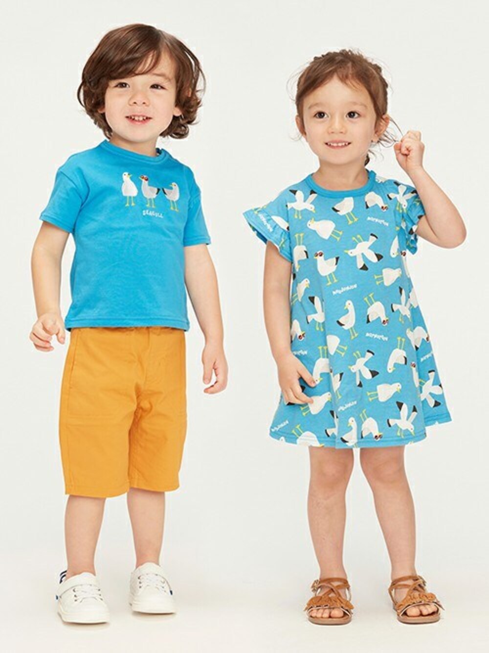 「ワンピース、Tシャツ、お揃い、半袖Ｔシャツ、リンクコーデ、お揃いTシャツ、ムージョンジョン、お揃いコーデ、moujonjon、ワンピースコーデ」｜「Moujonjonの動物モチーフ刺繍半袖Tシャツ（Tシャツ/カットソー、ブルー系）」を使った、こどもの森e-shopさん（キッズ・90cm）の春コーディネートの1枚目の写真