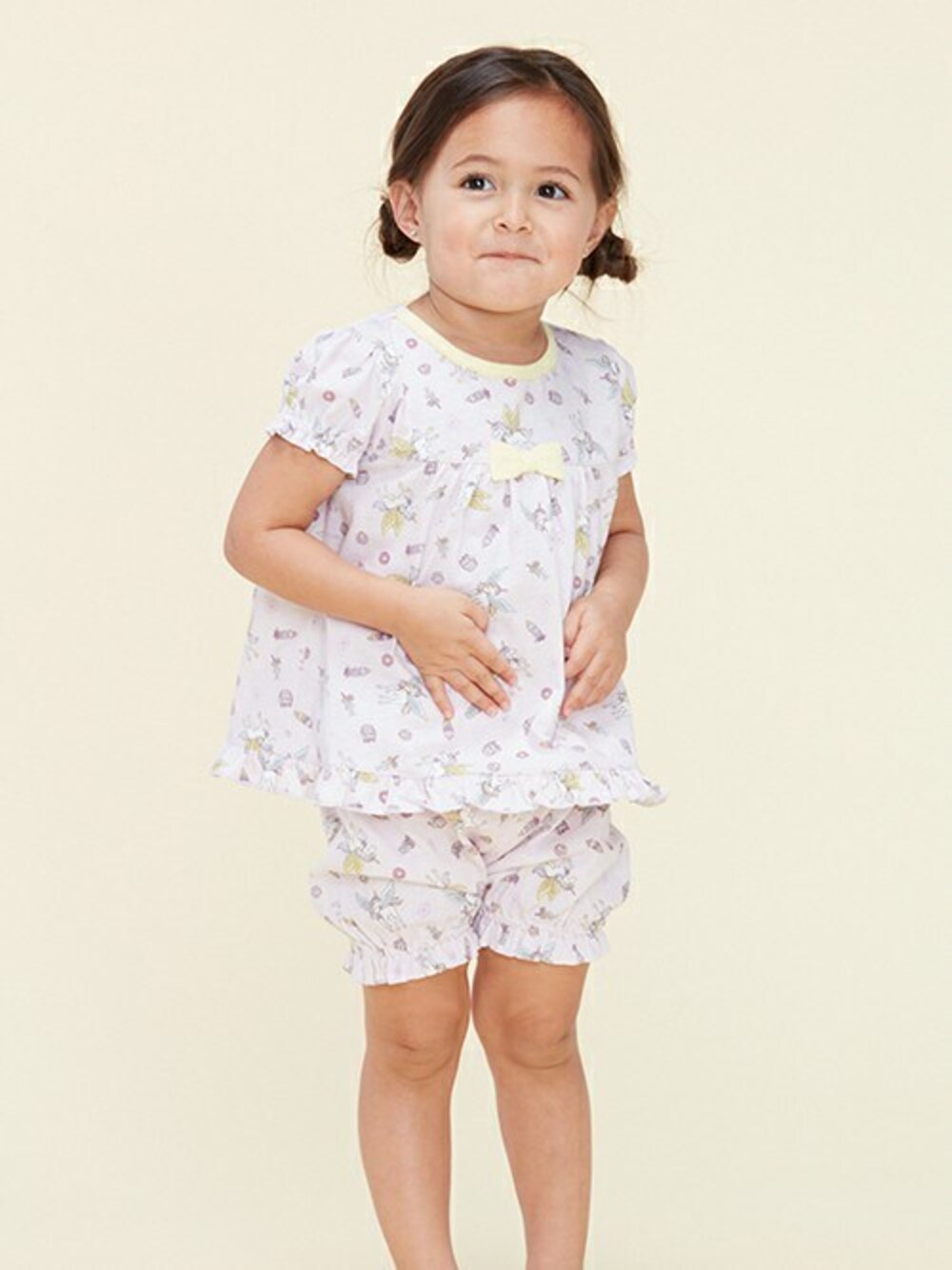 「子供服、パジャマ、パジャマスタイル、ユニコーン、子ども服、パジャマコーデ、ユニコーンカラー、kidsforet、キッズパジャマ、キッズフォーレ」｜「Kids Foretのユニコーン柄半袖パジャマ（ルームウェア/パジャマ、パープル系）」を使った、こどもの森e-shopさん（キッズ・90cm）の春コーディネートの1枚目の写真