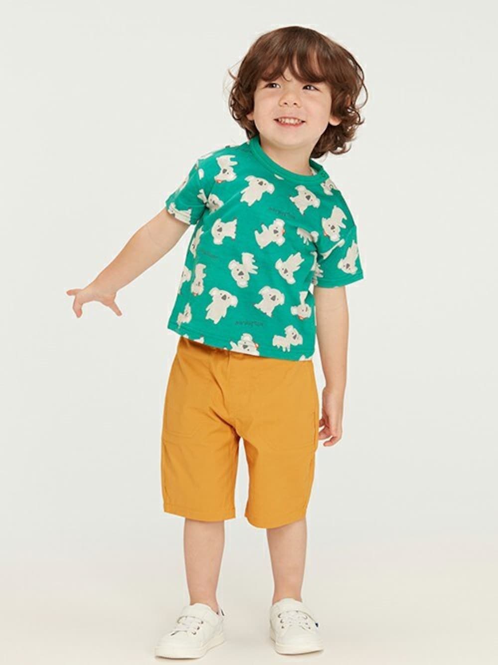 「Tシャツ、男の子、半袖Ｔシャツ、男の子コーデ、半袖シャツ、半袖、コアラ、子ども服、ムージョンジョン、moujonjon」｜「Moujonjonの動物プリント半袖Ｔシャツ（Tシャツ/カットソー、グリーン系）」を使った、こどもの森e-shopさん（キッズ・90cm）の春コーディネートの1枚目の写真