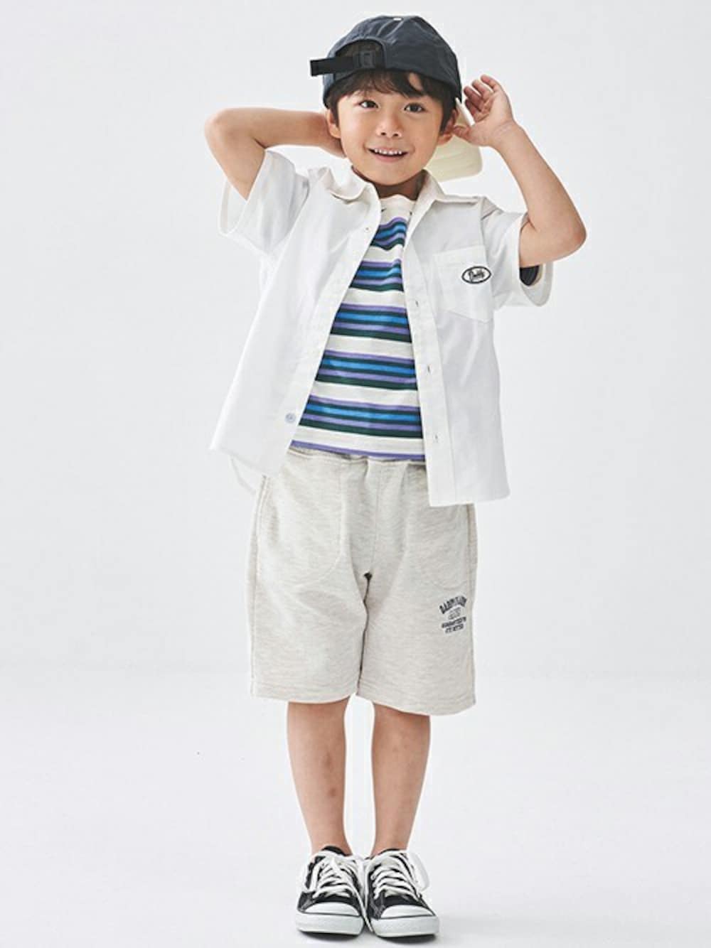「ボーダー、キャップ、ハーフパンツ、ストライプシャツ、ボーダートップス、半袖Ｔシャツ、ボーダーTシャツ、半袖シャツ、ストライプ柄、キャップコーデ」｜「Daddy Oh Daddyのロゴ刺繍ナイロンバイカラーキャップ（キャップ、ブルー系）」を使った、こどもの森e-shopさん（キッズ・110cm）の夏コーディネートの1枚目の写真