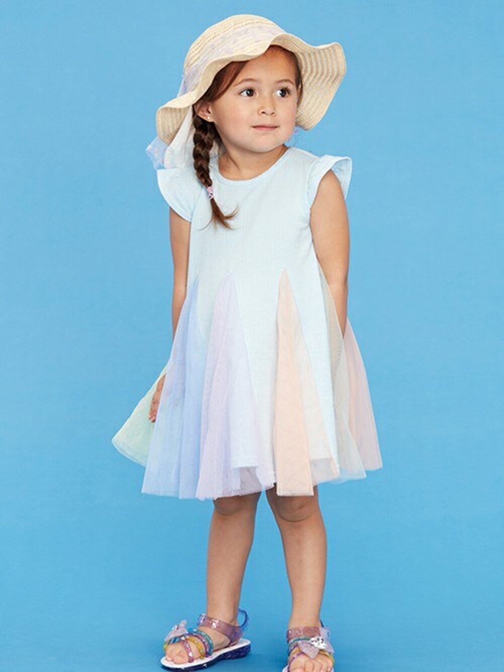 「ワンピース、チュールスカート、子供服、キッズコーデ、ワンピーススタイル、女の子コーデ、チュールワンピ、ワンピースコーデ、子供服コーデ、女の子ファッション」｜「Moujonjonのレインボーチュールワンピース（ワンピース、ブルー系）」を使った、こどもの森e-shopさん（キッズ・90cm）の夏コーディネートの1枚目の写真