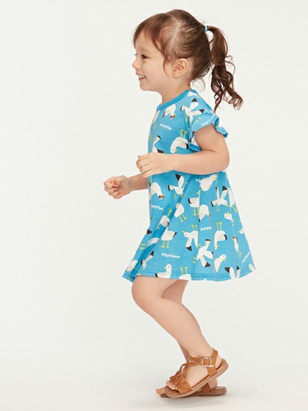 「ワンピース、ブルーコーデ、ワンピーススタイル、女の子コーデ、カモメ柄、キッズファッション、ワンピースコーデ、子供服コーデ、女の子ベビー」｜「Moujonjonの動物柄ワンピース（ワンピース、ブルー系）」を使った、こどもの森e-shopさん（キッズ・90cm）の夏コーディネートの1枚目の写真