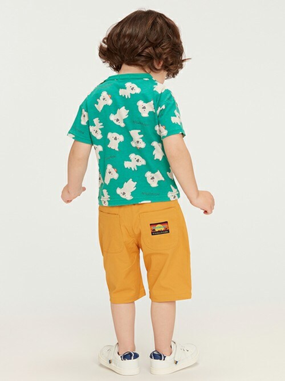 「Tシャツ、夏コーデ、半袖Ｔシャツ、男の子コーデ、半袖シャツ、コアラ、Tシャツコーデ、半袖コーデ、男の子ファッション」｜「Moujonjonの動物プリント半袖Ｔシャツ（Tシャツ/カットソー、グリーン系）」を使った、こどもの森e-shopさん（キッズ・90cm）の夏コーディネートの1枚目の写真