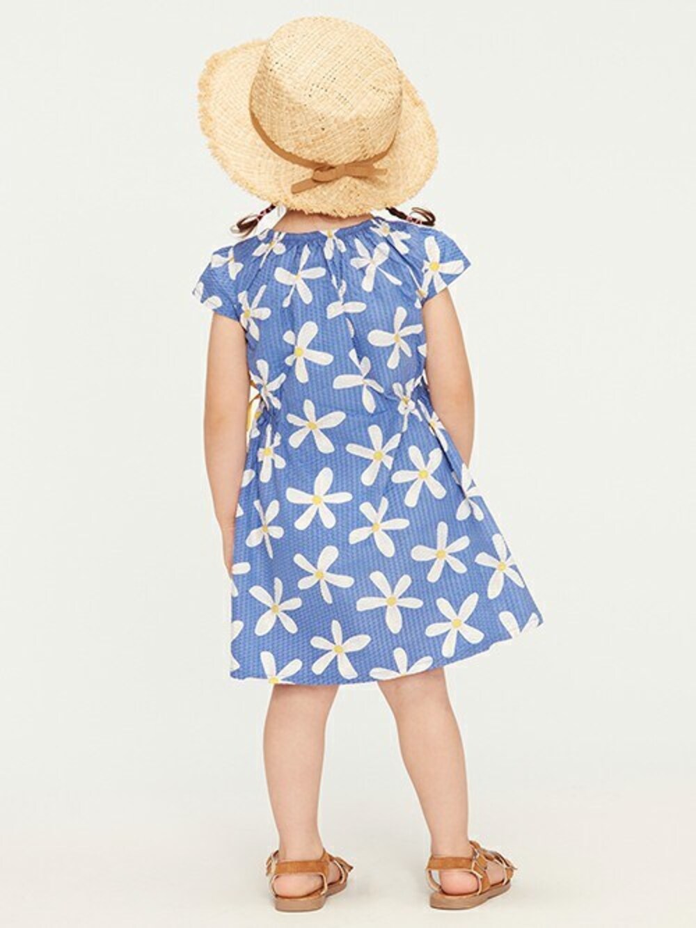 「ワンピース、夏、女の子、ブルーコーデ、夏コーデ、ワンピーススタイル、夏服、女の子コーデ、ワンピースコーデ、女の子ファッション」｜「Moujonjonのリボン付きお花柄ワンピース（ワンピース、ブルー系）」を使った、こどもの森e-shopさん（キッズ・90cm）の夏コーディネートの1枚目の写真