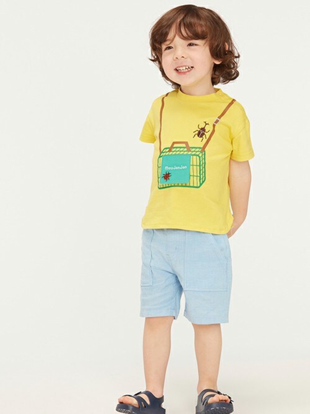 「夏、男の子、夏コーデ、虫、半袖Ｔシャツ、夏服、男の子コーデ、Tシャツコーデ、男の子ファッション、夏服コーデ」｜「Moujonjonの虫かごプリント昆虫刺繍半袖Ｔシャツ（Tシャツ/カットソー、イエロー系）」を使った、こどもの森e-shopさん（キッズ・90cm）の夏コーディネートの1枚目の写真