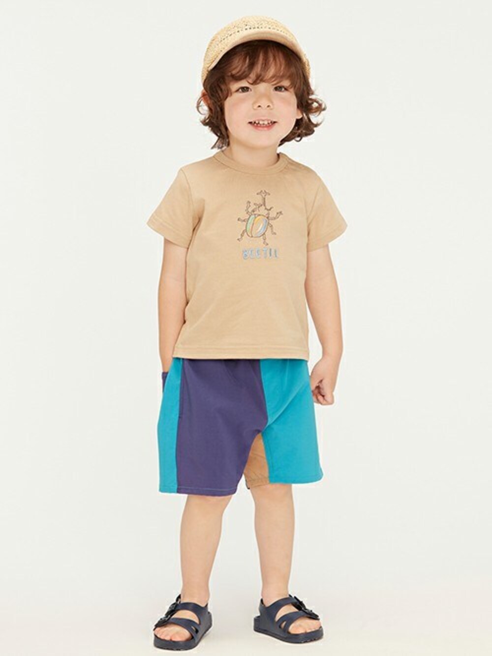 「夏、男の子、夏コーデ、虫、半袖Ｔシャツ、夏服、男の子コーデ、半袖シャツ、通学コーデ、夏服コーデ」｜「Moujonjonの昆虫刺繍半袖Ｔシャツ（Tシャツ/カットソー、ベージュ系）」を使った、こどもの森e-shopさん（キッズ・90cm）の秋コーディネートの1枚目の写真