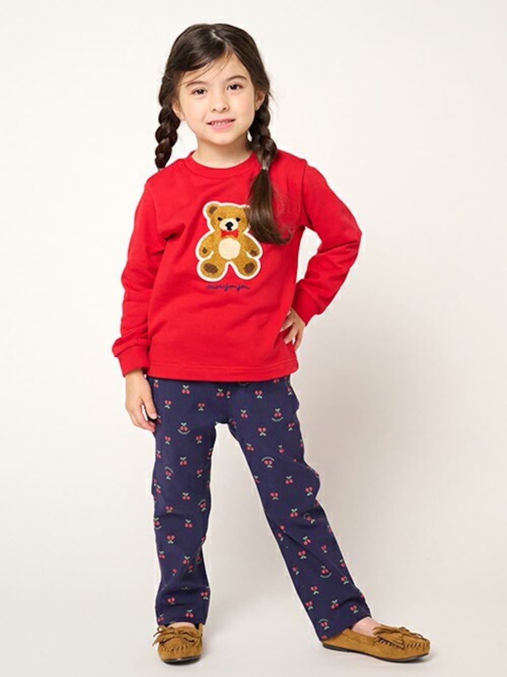 「スウェット、トレーナー、子供服、くまさん、トレーナー スエット、スウェットコーデ、くまさんコーデ、子供服コーデ、くまコーデ、トレーナーコーデ」｜「Moujonjonのくまサガラ刺繍裏毛トレーナー（スウェット、レッド系）」を使った、こどもの森e-shopさん（キッズ・110cm）の秋コーディネートの1枚目の写真