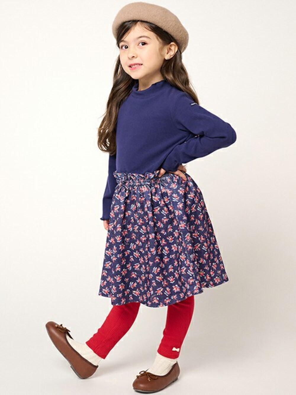 「ワンピース、ワンピ、子供服、花柄ワンピース、花柄スカート、ワンピーススタイル、レトロワンピース、子供コーデ、レトロコーデ、ワンピースコーデ」｜「Moujonjonのテレコハイネック花柄切替ワンピース（ワンピース、ブルー系）」を使った、こどもの森e-shopさん（キッズ・110cm）の秋コーディネートの1枚目の写真