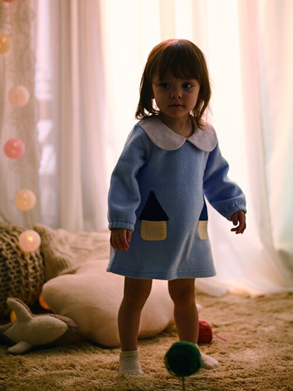 「ワンピース、裏起毛、子供服、衿付き、ワンピーススタイル、襟付きワンピース、衿付きワンピース、ワンピースコーデ、子供服コーデ、裏起毛ワンピース」｜「kids zooのブークレー裏起毛衿付きワンピース（ワンピース、ブルー系）」を使った、こどもの森e-shopさん（キッズ・80cm）の冬コーディネートの1枚目の写真