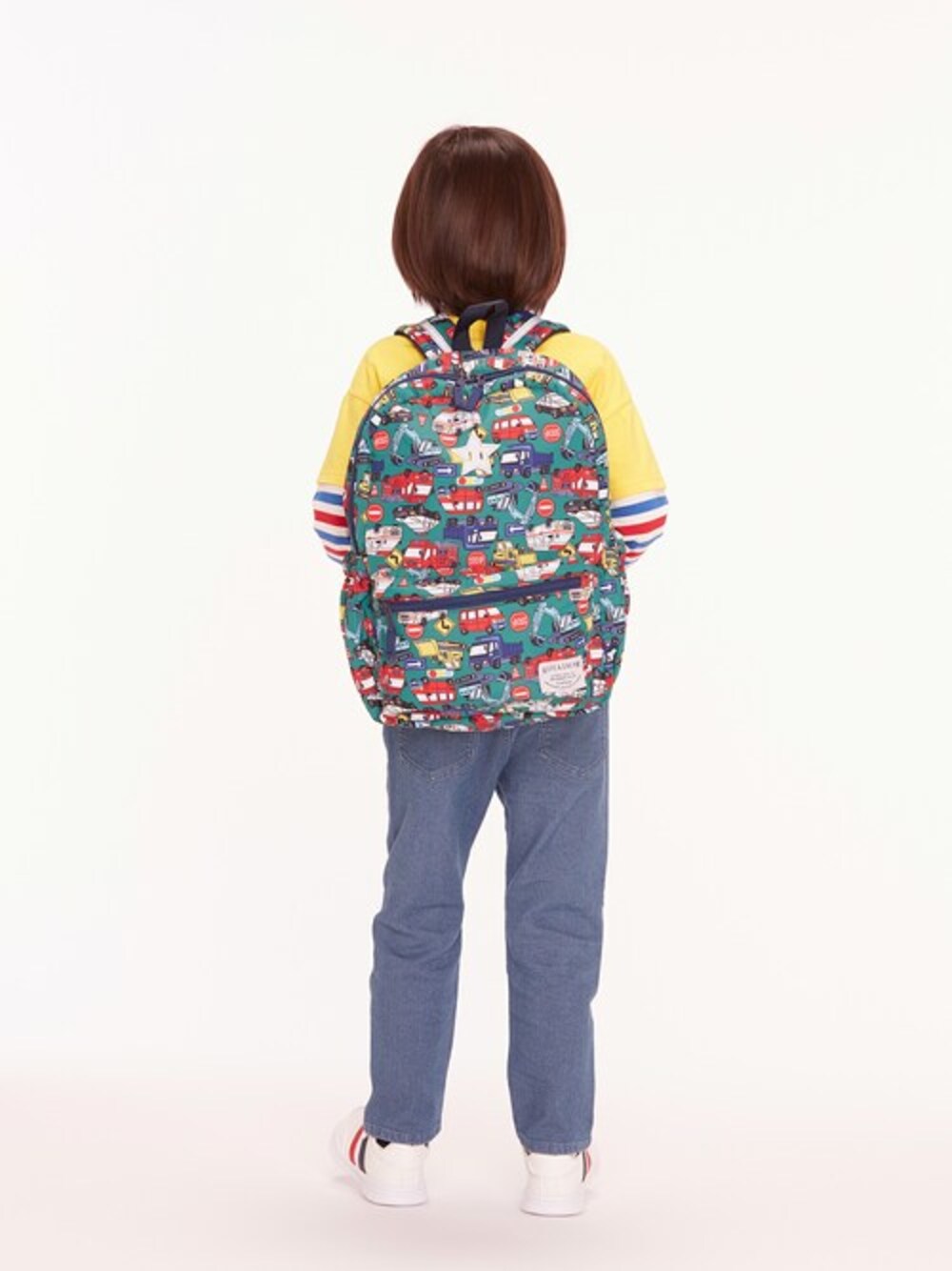 「リュック、リュックサック、バッグ、車、子供服、春コーデ、子供コーデ、車柄、リュックスタイル、リュックコーデ」｜「Kids Foretの花柄・くま・働く車・恐竜撥水ボンディングリュック（バックパック/リュック、グリーン系）」を使った、こどもの森e-shopさん（キッズ・110cm）の冬コーディネートの1枚目の写真