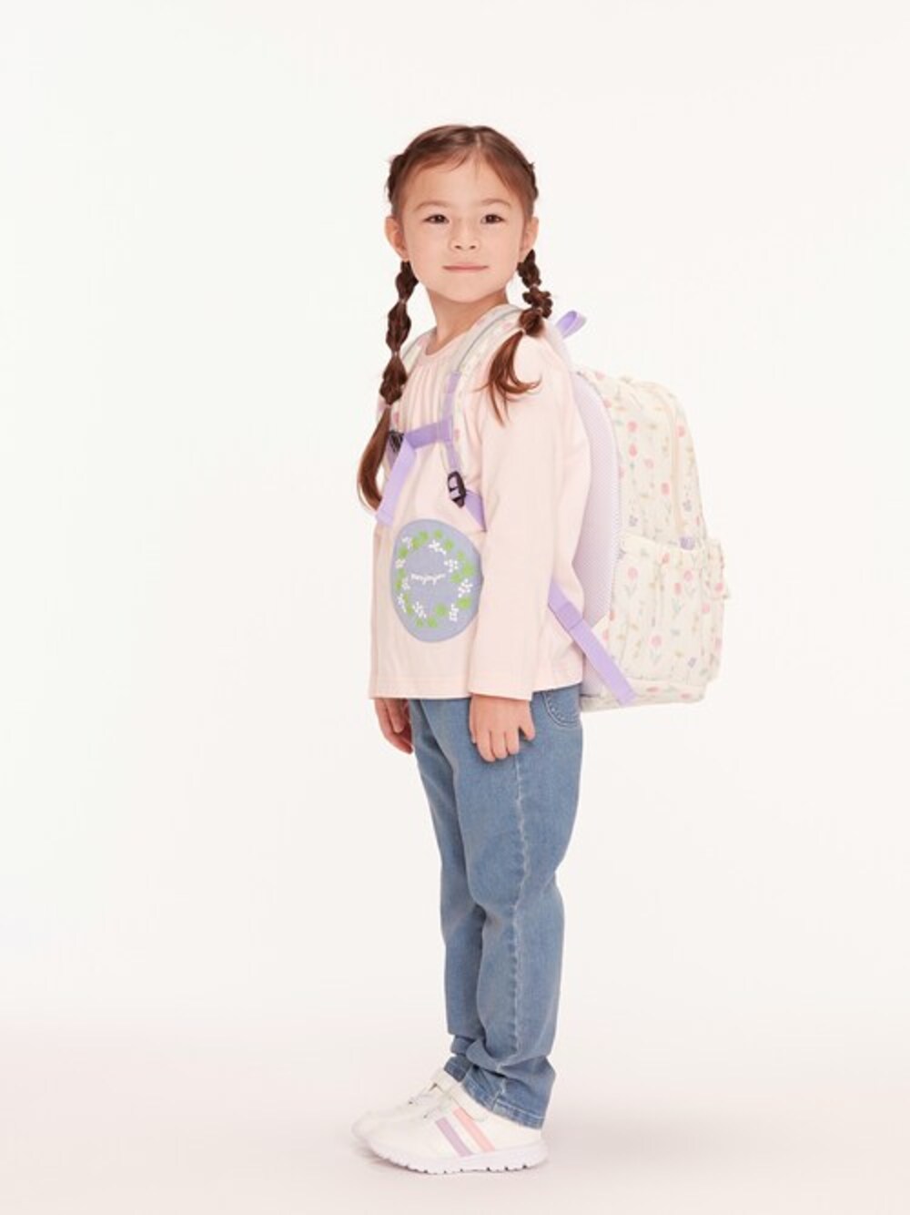 「リュック、Tシャツ、リュックサック、子供服、春服、春コーデ、春夏コーデ、Tシャツコーデ、子供服コーデ、春服コーデ」｜「Kids Foretの花柄・くま・働く車・恐竜撥水ボンディングリュック（バックパック/リュック、ベージュ系）」を使った、こどもの森e-shopさん（キッズ・110cm）の冬コーディネートの1枚目の写真