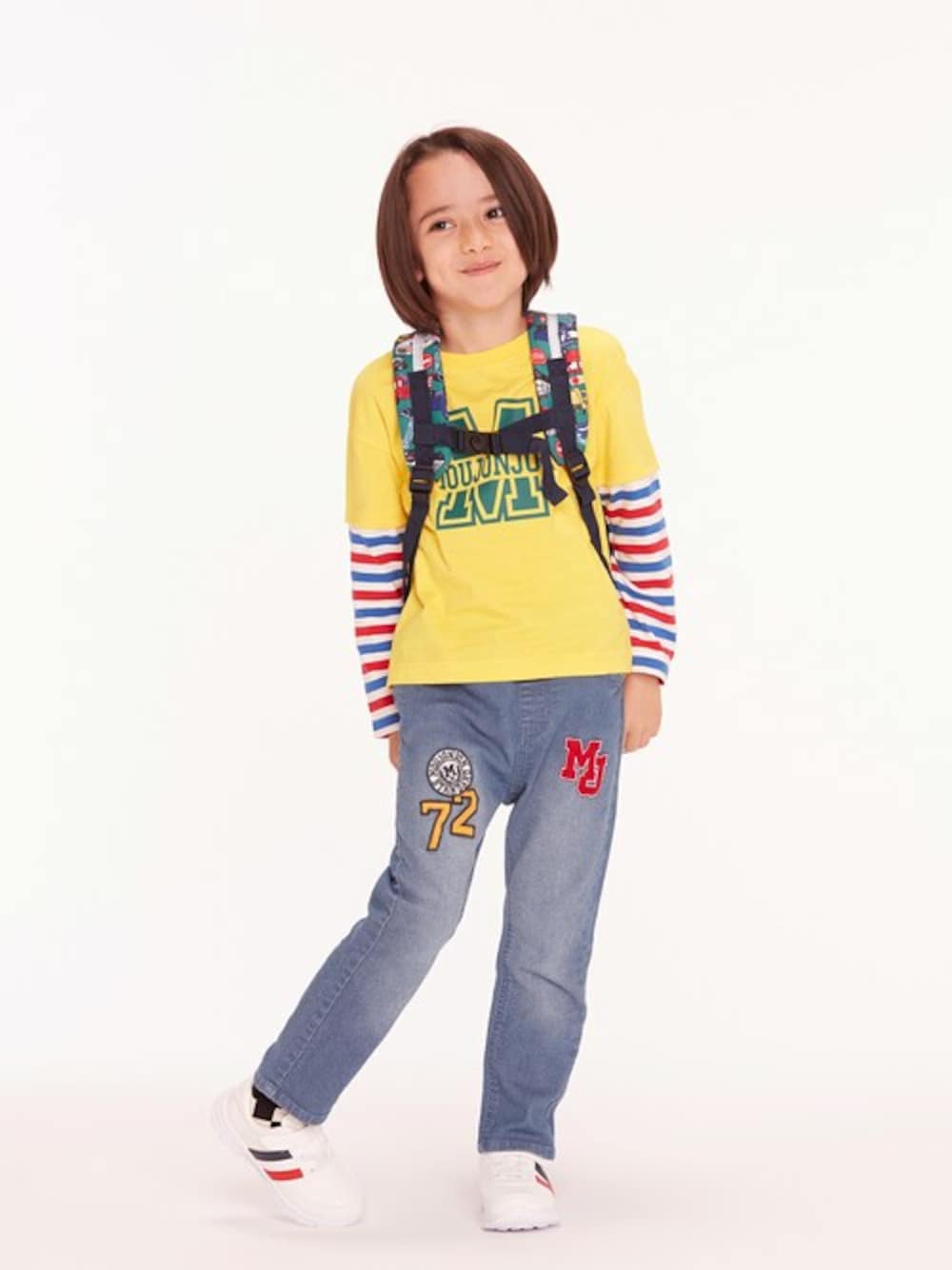 「デニム、Tシャツ、ロンT、デニムパンツ、ワッペン、長袖Tシャツ、長袖、Tシャツコーデ、ワッペンデニム」｜「Moujonjonの袖ボーダーレイヤード風Ｔシャツ（Tシャツ/カットソー、イエロー系）」を使った、こどもの森e-shopさん（キッズ・110cm）の春コーディネートの1枚目の写真