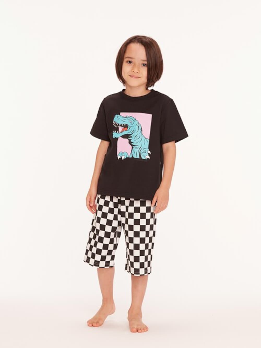 「ルームウェア、ワンマイルウェア、子供服、パジャマ、パジャマパンツ、パジャマスタイル、ワンマイル、ルームウェアからのお外にも出れちゃうコーデ、ワンマイルコーデ、パジャマコーデ」｜「Kids Foretの恐竜パジャマ・ルームウェア（ルームウェア/パジャマ、ブラック系）」を使った、こどもの森e-shopさん（キッズ・110cm）の春コーディネートの1枚目の写真