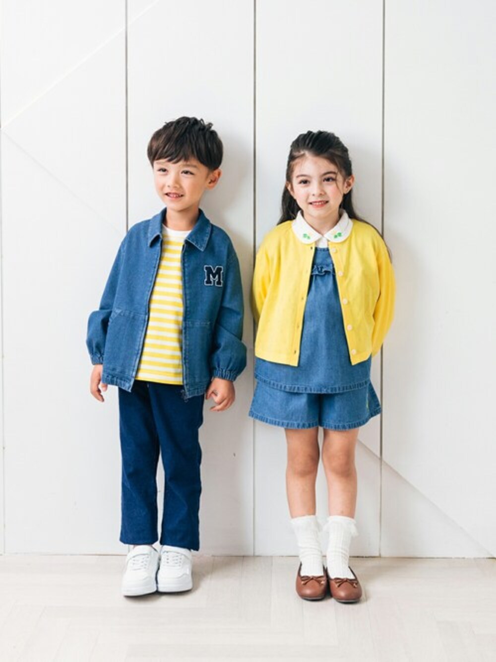 「春コーデ」｜「Moujonjonのデニムジャケット（デニムジャケット、ブルー系）」を使った、こどもの森e-shopさん（キッズ・110cm）の春コーディネートの1枚目の写真