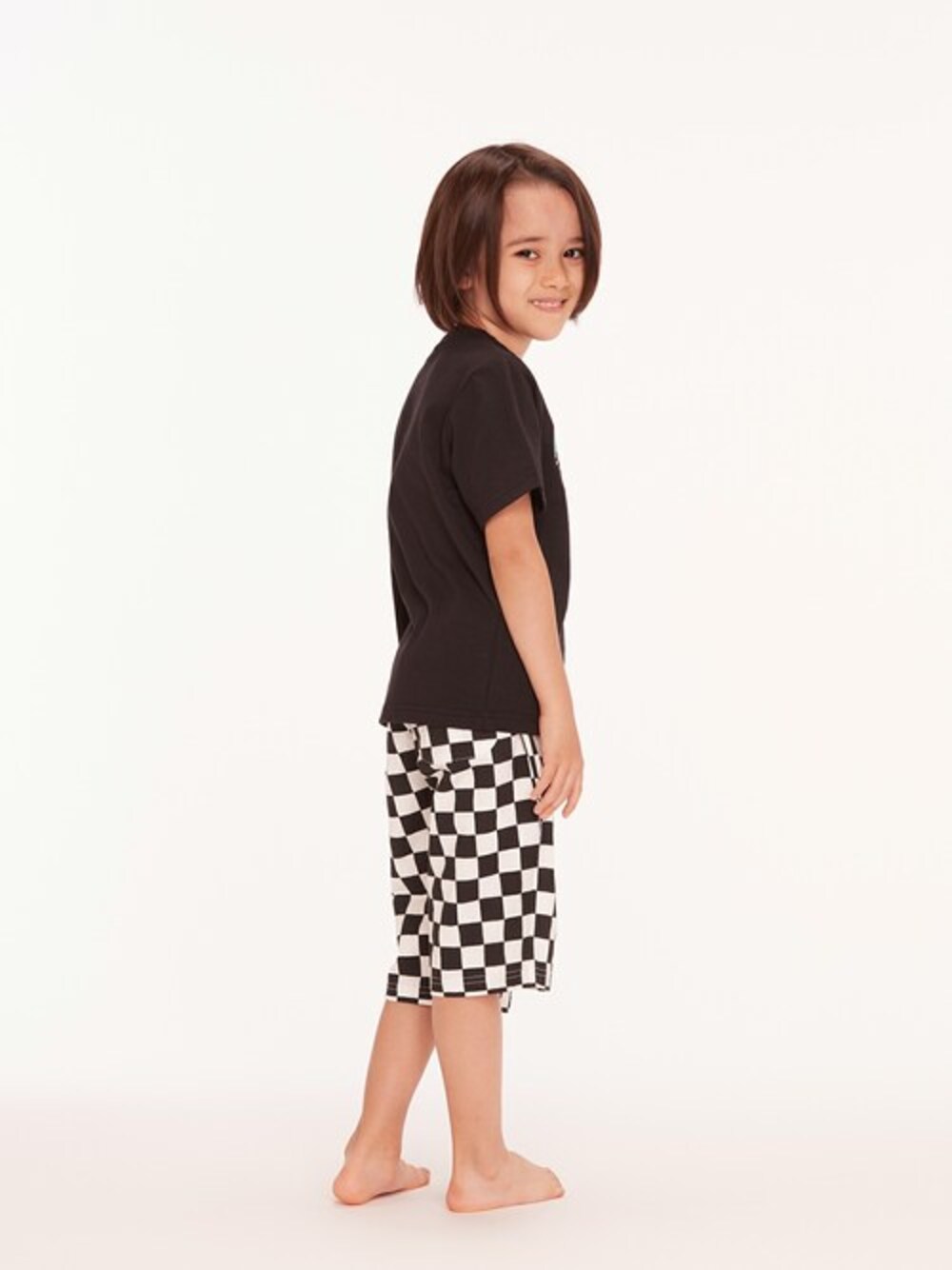 「ルームウェア、ワンマイルウェア、子供服、パジャマ、パジャマパンツ、パジャマスタイル、子供コーデ、ワンマイル、ワンマイルコーデ、子供カッコイイ」｜「Kids Foretの恐竜半袖パジャマ・ルームウェア（ルームウェア/パジャマ、ブラック系）」を使った、こどもの森e-shopさん（キッズ・110cm）の春コーディネートの1枚目の写真