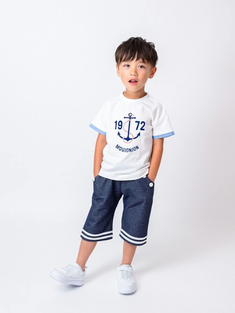 「Tシャツ、子供服、マリン、マリンスタイル、マリンコーデ、夏コーデ、半袖Ｔシャツ、半袖、Tシャツコーデ、子供カッコイイ」｜「Moujonjonのアンカープリント半袖Tシャツ（Tシャツ/カットソー、ホワイト系）」を使った、こどもの森e-shopさん（キッズ・110cm）の春コーディネートの1枚目の写真