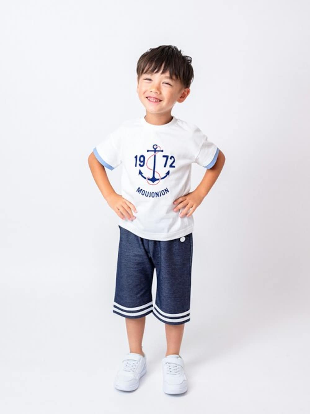 「Tシャツ、ハーフパンツ、子供服、マリン、マリンスタイル、マリンコーデ、半袖Ｔシャツ、子供コーデ、半袖、Tシャツコーデ」｜「Moujonjonのアンカープリント半袖Tシャツ（Tシャツ/カットソー、ホワイト系）」を使った、こどもの森e-shopさん（キッズ・110cm）の春コーディネートの1枚目の写真