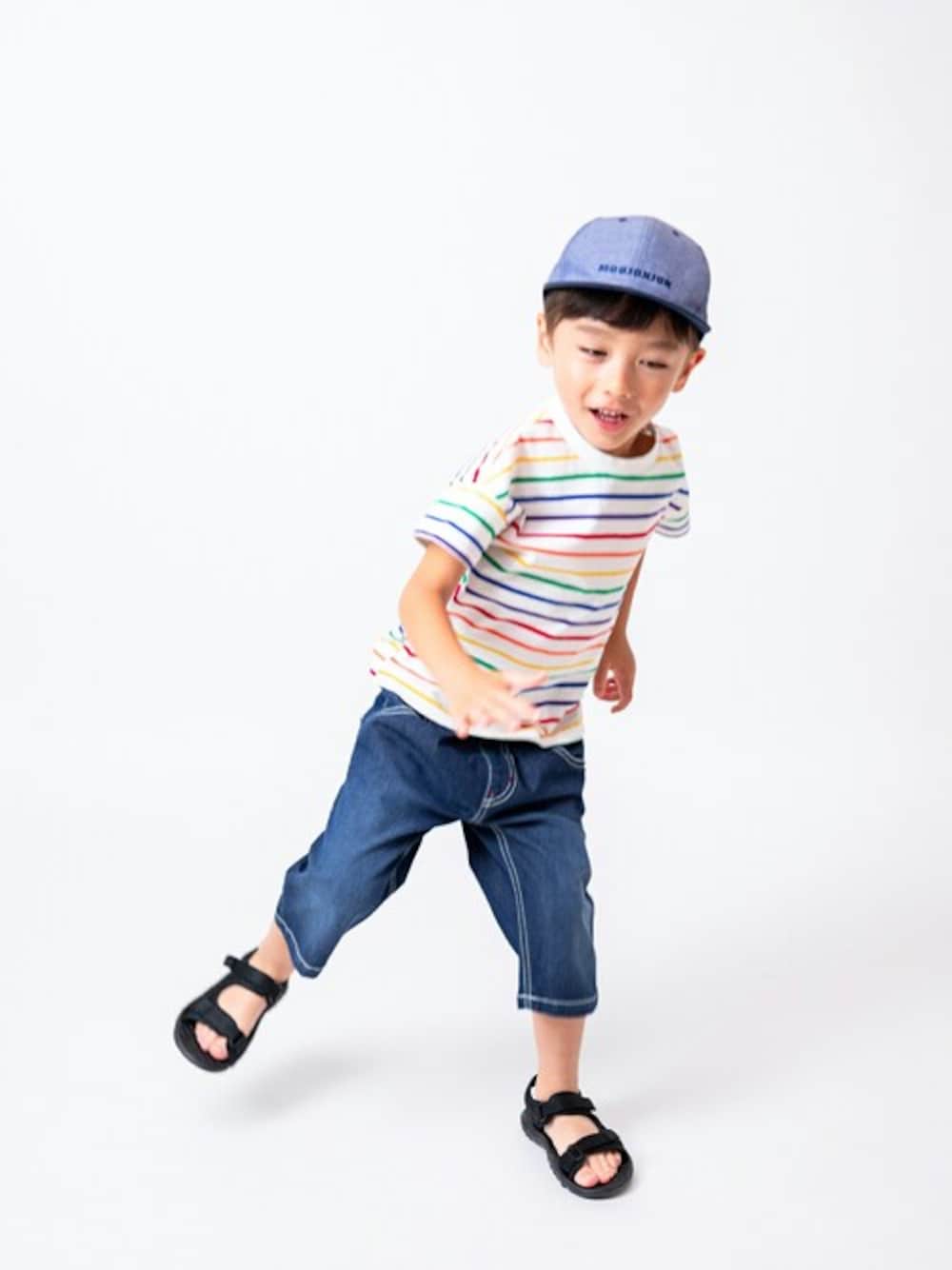「Tシャツ、子供服、夏コーデ、半袖Ｔシャツ、レインボー、子供コーデ、半袖、レインボーカラー、Tシャツコーデ、虹色」｜「Moujonjonのカラフルボーダー半袖Tシャツ（Tシャツ/カットソー、ホワイト系）」を使った、こどもの森e-shopさん（キッズ・110cm）の春コーディネートの1枚目の写真