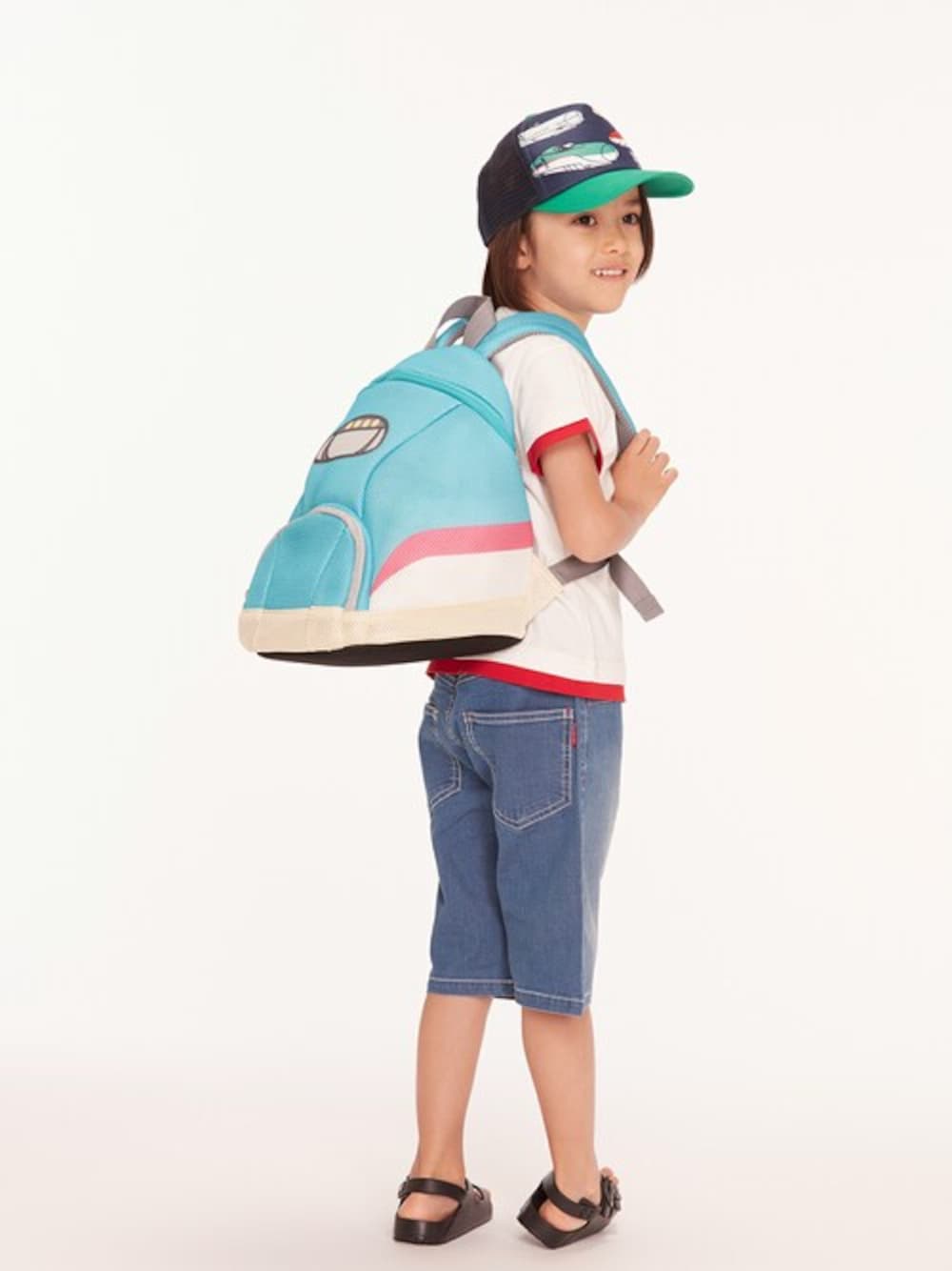 「リュック、キャップ、リュックサック、新幹線、帽子、子供服、リュックスタイル、キャップコーデ、新幹線大好き、リュック・バッグ」｜「MoujonjonのJR新幹線電車なりきりエアメッシュリュック（バックパック/リュック、グリーン系）」を使った、こどもの森e-shopさん（キッズ・110cm）の夏コーディネートの1枚目の写真