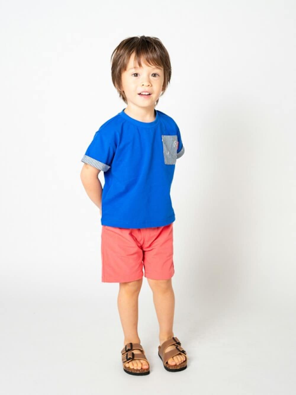 「Tシャツ、ハーフパンツ、子供服、ブルーコーデ、夏コーデ、夏服、子供コーデ、半袖、子供カッコイイ、夏服コーデ」｜「Moujonjonのポケット付き半袖Tシャツ（Tシャツ/カットソー、ブルー系）」を使った、こどもの森e-shopさん（キッズ・90cm）の夏コーディネートの1枚目の写真