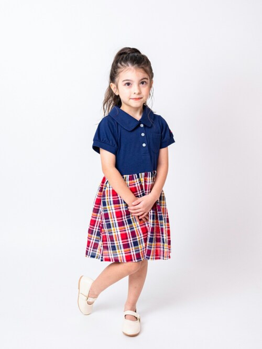 「チェック、ワンピース、子供服、ポロシャツ、夏コーデ、ワンピーススタイル、夏服、子供コーデ、ポロシャツワンピース、ワンピースコーデ」｜「Moujonjonのマドラスチェックサッカー切替ワンピース（ワンピース、ブルー系）」を使った、こどもの森e-shopさん（キッズ・110cm）の夏コーディネートの1枚目の写真