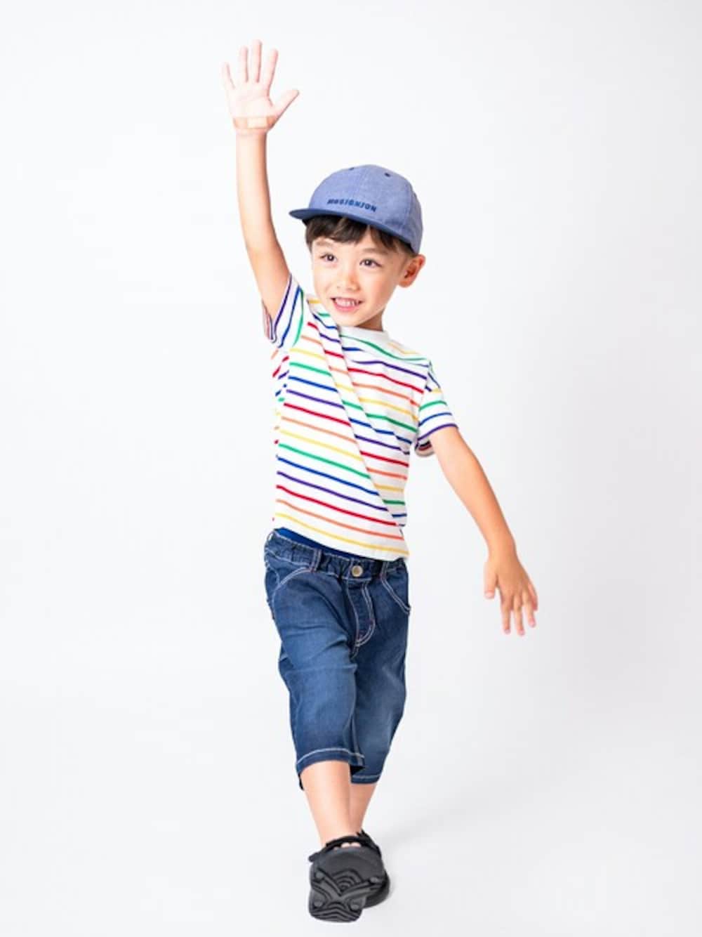 「Tシャツ、子供服、夏コーデ、レインボー、子供コーデ、半袖シャツ、半袖、Tシャツコーデ、虹色、虹」｜「Moujonjonのカラフルボーダー半袖Tシャツ（Tシャツ/カットソー、ホワイト系）」を使った、こどもの森e-shopさん（キッズ・110cm）の夏コーディネートの1枚目の写真