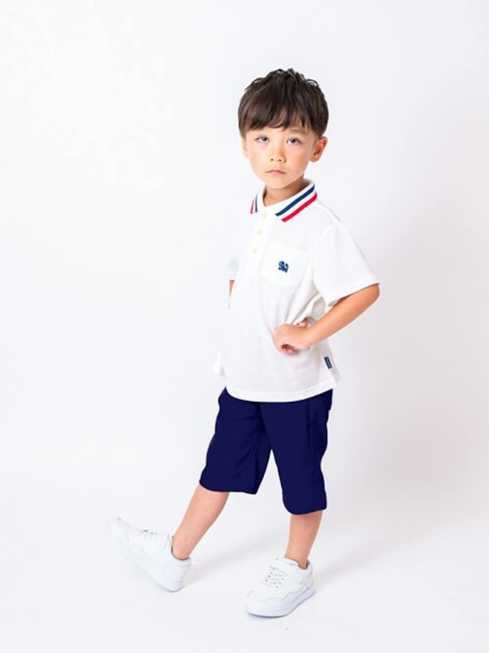「子供服、ポロシャツ、男の子、夏コーデ、夏服、子供コーデ、半袖シャツ、半袖、ポロシャツコーデ、夏ファッション」｜「Moujonjonのストレッチツイル6分丈ハーフパンツ（その他パンツ、ブルー系）」を使った、こどもの森e-shopさん（キッズ・110cm）の夏コーディネートの1枚目の写真