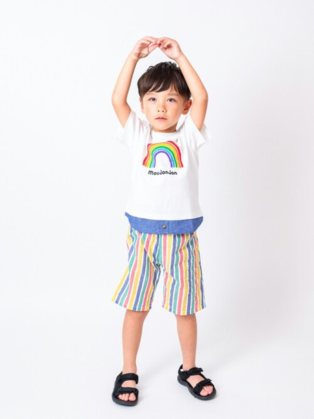 「Tシャツ、子供服、夏コーデ、半袖Ｔシャツ、夏服、レインボー、子供コーデ、半袖シャツ、Tシャツコーデ、夏ファッション」｜「Moujonjonのレインボープリント半袖Tシャツ（Tシャツ/カットソー、ホワイト系）」を使った、こどもの森e-shopさん（キッズ・110cm）の夏コーディネートの1枚目の写真