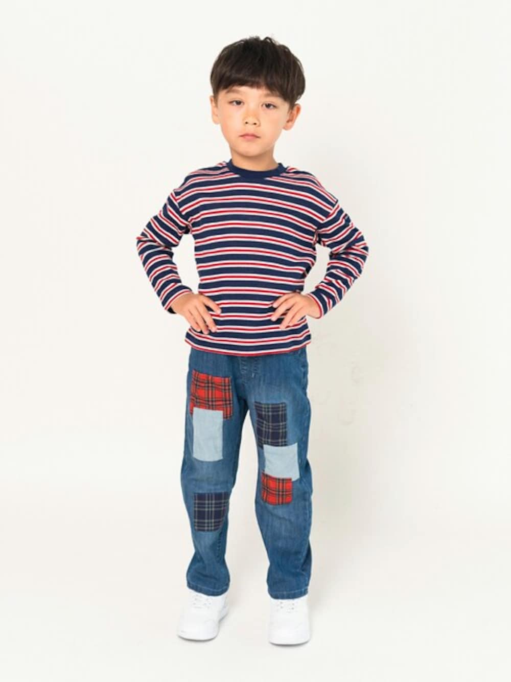 「デニム、ボーダー、Tシャツ、ロンT、子供服、ボーダートップス、デニムコーデ、ボーダーTシャツ、Tシャツ×デニム、ロンTコーデ」｜「Moujonjonの２４ＭＪセッケツボーダーＴ（Tシャツ/カットソー、ブルー系）」を使った、こどもの森e-shopさん（キッズ・110cm）の秋コーディネートの1枚目の写真