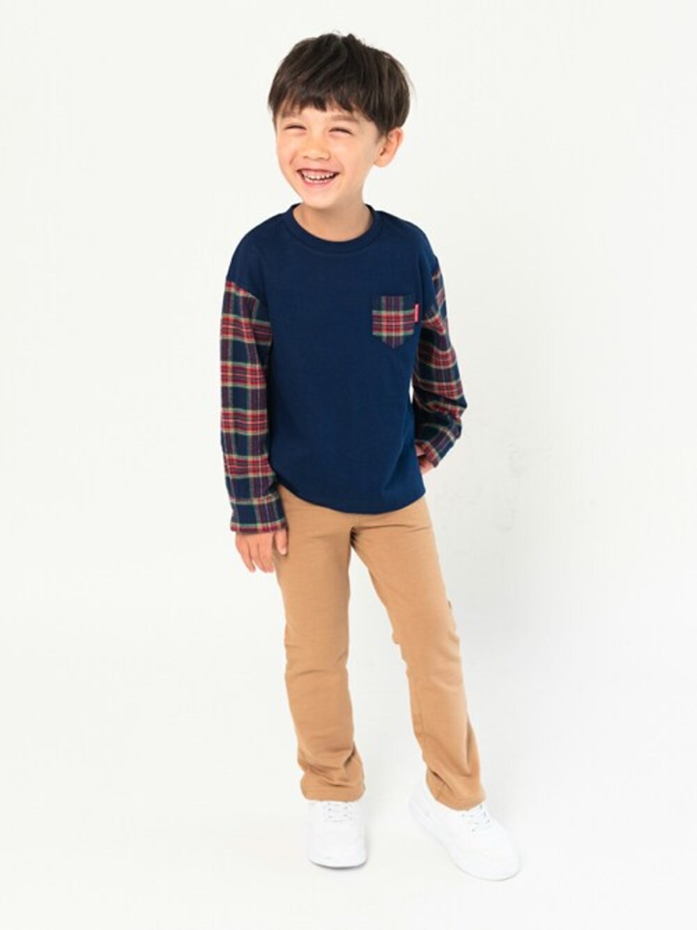 「チェック、Tシャツ、チェック柄、子供服、男の子、長袖Tシャツ、長袖、子供コーデ、男の子コーデ、Tシャツコーデ」｜「Moujonjonのタータンチェック袖切替長袖Tシャツ・ロンT（Tシャツ/カットソー、ブルー系）」を使った、こどもの森e-shopさん（キッズ・110cm）の秋コーディネートの1枚目の写真