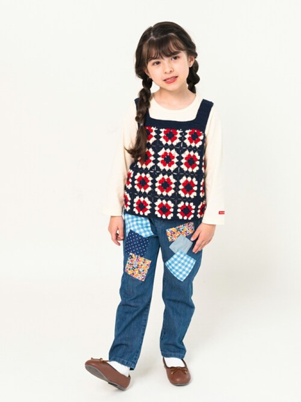 「デニム、重ね着、Tシャツ、ベスト、子供服、長袖Tシャツ、長袖、デニムコーデ、ベスト×シャツ、重ね着ベストシーズン」｜「MoujonjonのＴシャツ（Tシャツ/カットソー、ホワイト系）」を使った、こどもの森e-shopさん（キッズ・110cm）の秋コーディネートの1枚目の写真