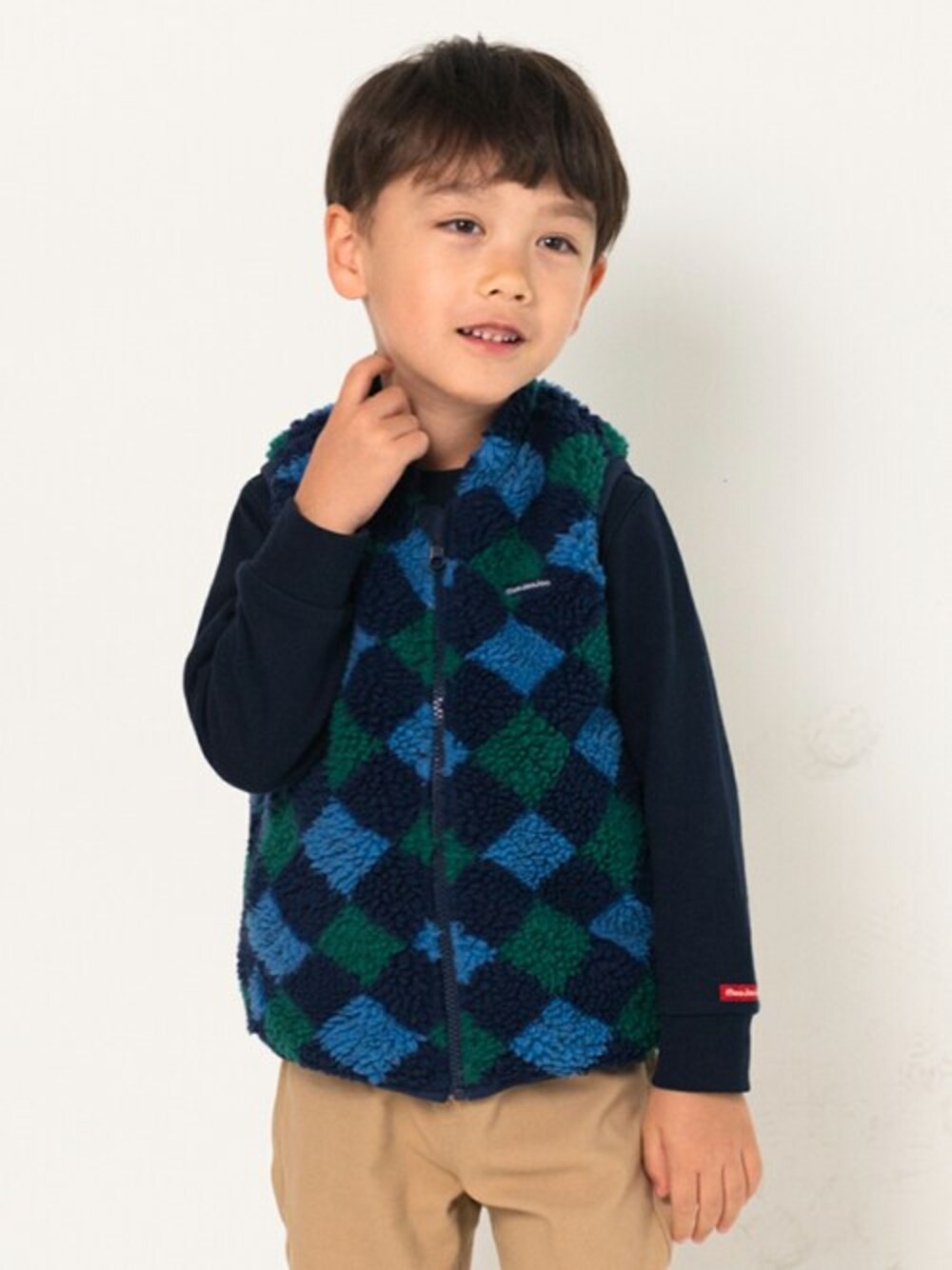 「アウター、ベスト、アーガイル、リバーシブル、子供服、リバーシブルベスト、アーガイル柄、ベストスタイル、ベストコーデ、アウターコーデ」｜「Moujonjonのアーガイル柄・無地リバーシブルボアベスト（ベスト、ブルー系）」を使った、こどもの森e-shopさん（キッズ・110cm）の秋コーディネートの1枚目の写真