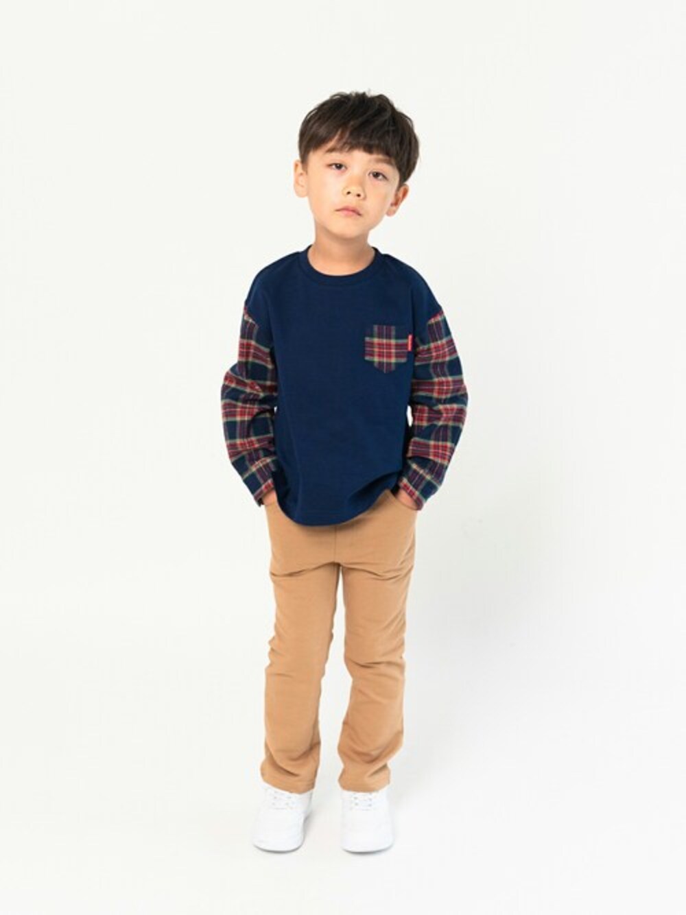こどもの森e-shopさんの「タータンチェック袖切替長袖Tシャツ・ロンT（Moujonjon）」を使ったコーディネートの1枚目の写真