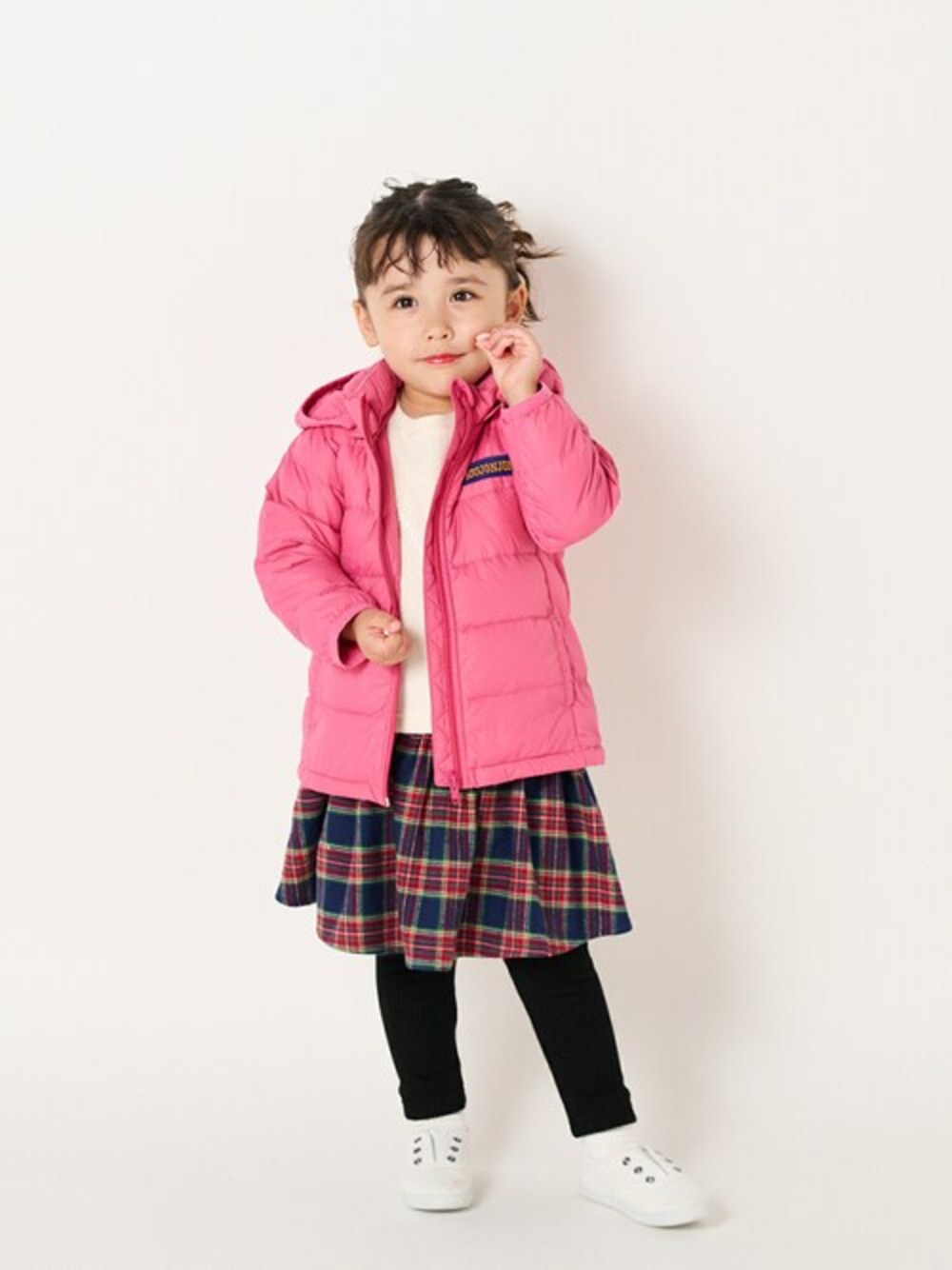 「アウター、ダウンジャケット、ダウン、冬コーデ、子供服、キッズコーデ、女の子、子供コーデ、キッズファッション、冬アウター」｜「Moujonjonのナイロンタフタ無地ダウンジャケット（ダウンジャケット/コート、ピンク系）」を使った、こどもの森e-shopさん（キッズ・90cm）の冬コーディネートの1枚目の写真