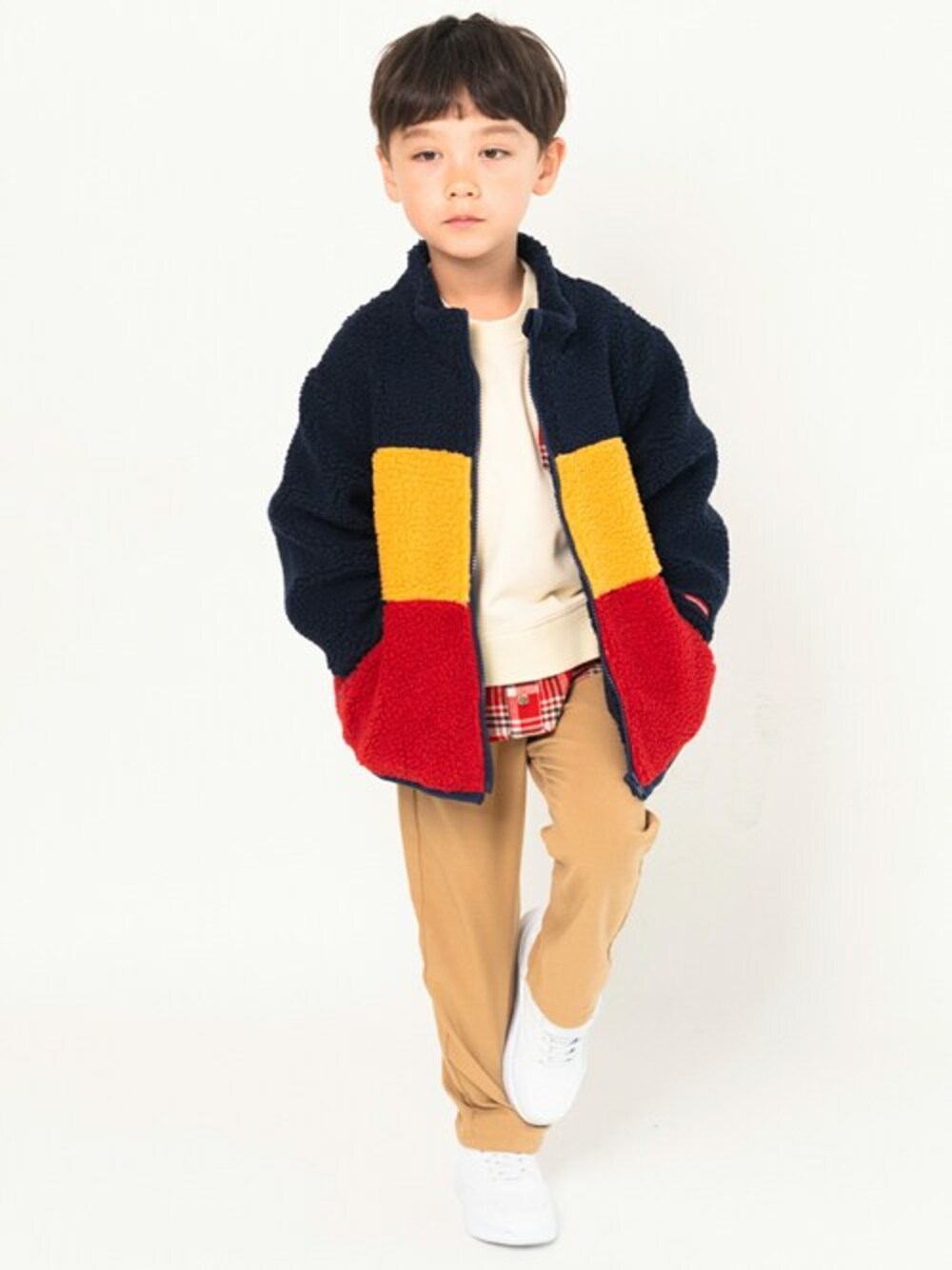 「ブルゾン、ジャケット、ボア、子供服、ボアジャケット、ジャケットスタイル、子供コーデ、おでかけコーデ、ボアブルゾン、ブルゾンコーデ」｜「Moujonjonのボアジャケット（ムートンコート、その他）」を使った、こどもの森e-shopさん（キッズ・110cm）の冬コーディネートの1枚目の写真