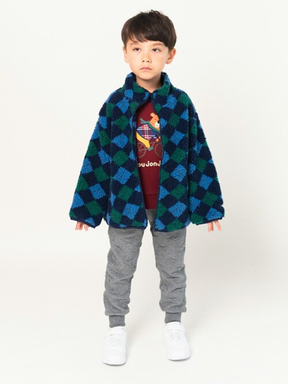 「ブルゾン、ボア、子供服、キッズコーデ、おでかけ、ボアジャケット、子供コーデ、おでかけスタイル、おでかけコーデ、ボアブルゾン」｜「Moujonjonのボアジャケット（ムートンコート、ブルー系）」を使った、こどもの森e-shopさん（キッズ・110cm）の冬コーディネートの1枚目の写真