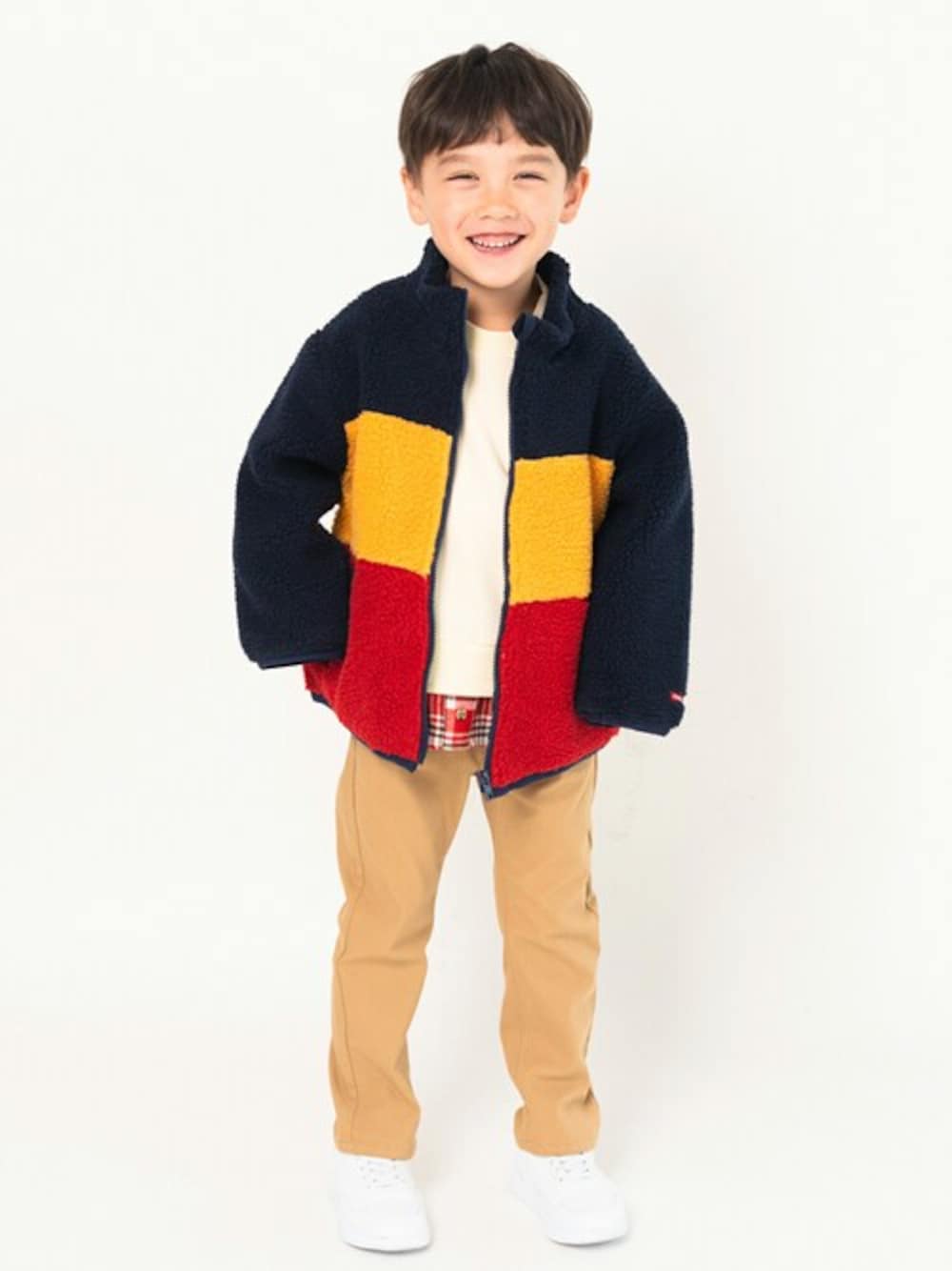 「ジャケット、ボア、冬コーデ、子供服、キッズコーデ、ボアジャケット、ジャケットスタイル、子供コーデ、冬アウター、ボアブルゾン」｜「Moujonjonのボアジャケット（ムートンコート、その他）」を使った、こどもの森e-shopさん（キッズ・110cm）の冬コーディネートの1枚目の写真