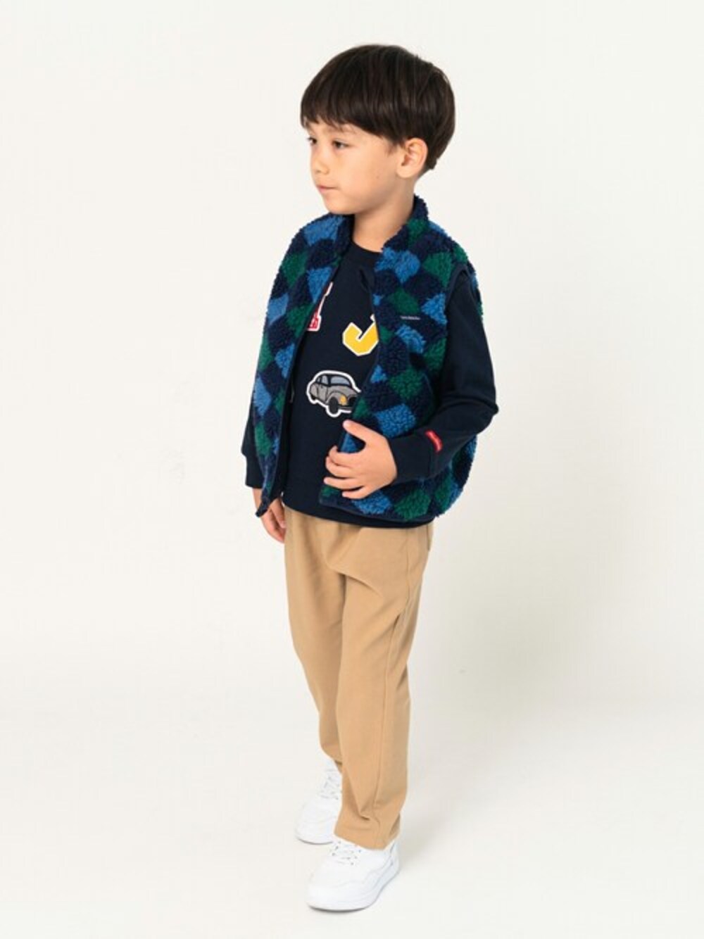 「ボア、ベスト、リバーシブル、ボアベスト、子供服、キッズコーデ、ボアジャケット、リバーシブルベスト、子供コーデ、ベストコーデ」｜「Moujonjonのアーガイル柄・無地リバーシブルボアベスト（ベスト、ブルー系）」を使った、こどもの森e-shopさん（キッズ・110cm）の冬コーディネートの1枚目の写真