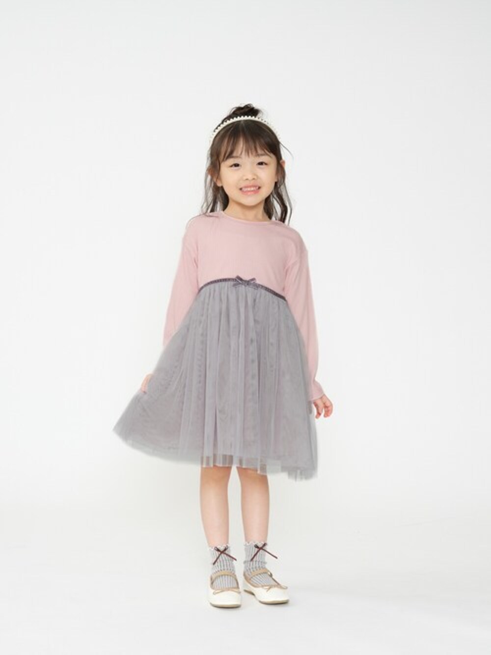 「ワンピース、チュール、チュールスカート、子供服、キッズコーデ、ワンピーススタイル、チュールワンピ、チュールワンピース、キッズファッション、ワンピースコーデ」｜「Moujonjonのチュールスカートウエスト切替長袖ワンピース（ワンピース、ピンク系）」を使った、こどもの森e-shopさん（キッズ・90cm）の冬コーディネートの1枚目の写真