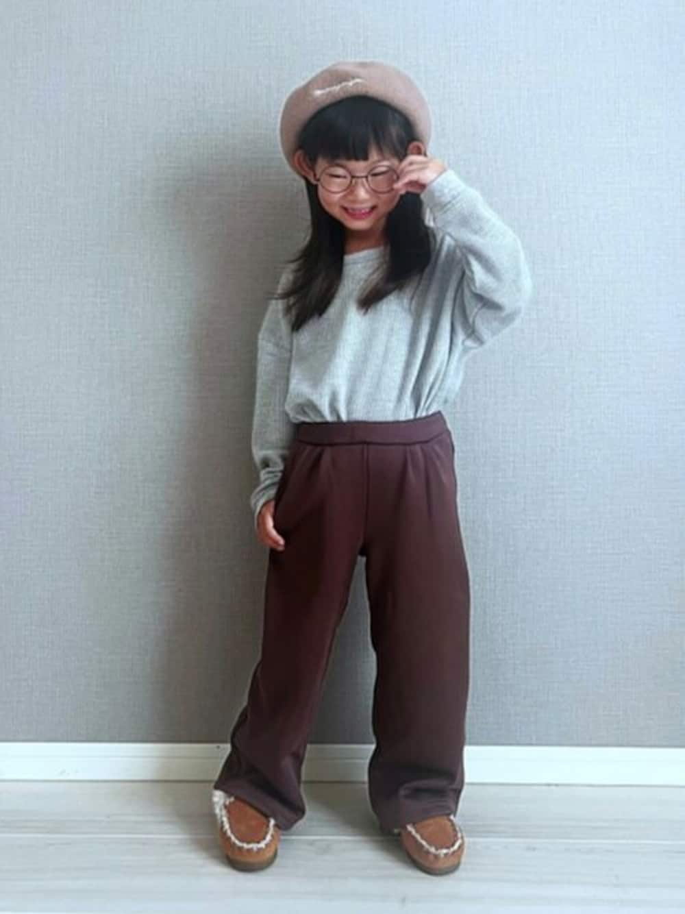 「Tシャツ、ロンT、長袖シャツ、子供服、キッズコーデ、ワッフル、長袖Tシャツ、キッズファッション、ワッフルカットソー、ワッフルTシャツ」｜「TARKERの無地・クレイジー配色ワッフル長袖Tシャツ・ロンT（Tシャツ/カットソー、グレー系）」を使った、こどもの森e-shopさん（キッズ・105cm）の春コーディネートの1枚目の写真