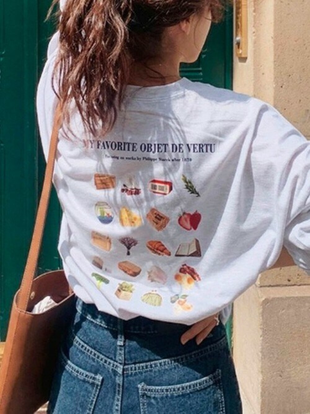 「ビッグシルエット、Tシャツ、オーバーサイズ、大人カジュアル、休日スタイル、きれいめカジュアル、春コーデ、デニムコーデ、韓国ファッション、春服みてみて」｜「Dalfwinの韓国ファッションFAVORITEプリントロングTシャツ（Tシャツ/カットソー、グレー系）」を使った、Dalfwinスタッフさん（レディース・160cm）の春コーディネートの1枚目の写真