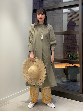 「サテンパンツ」｜「アイテム（その他シューズ）」を使った、大塚さん（レディース・164cm）の春コーディネート