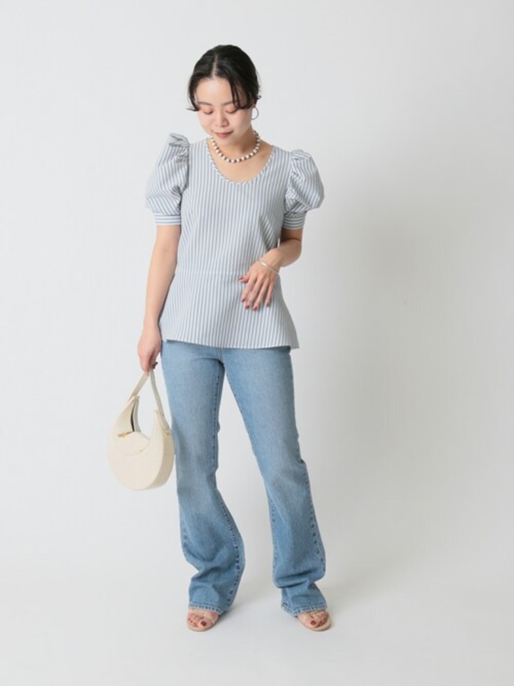 「デニム、サンダル、春コーデ、夏コーデ、パフスリーブ、ubyspickspan」｜「U by SPICK&SPANのパフスリーブストライプブラウス◆（シャツ/ブラウス、ブルー系）」を使った、YUIさん（レディース・156cm）の春コーディネートの1枚目の写真