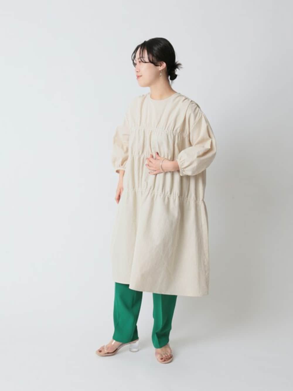 「ワンピース、ストライプ、チュニック、サンダル、春コーデ、ubyspickspan」｜「U by SPICK&SPANのバックリボンギャザーワンピース◆（ワンピース、ベージュ系）」を使った、YUIさん（レディース・156cm）の春コーディネートの1枚目の写真
