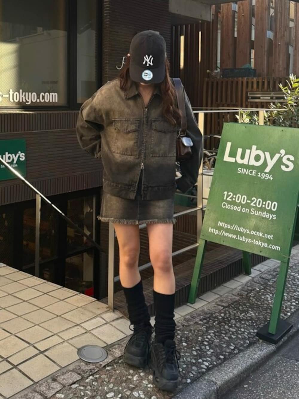 「デニム、ミニスカート、Gジャン、ブラウン、春アウター、春、骨格ストレート」｜「RAY CASSINのルーズダブルジップGジャン　/　デニムジャケット（デニムジャケット、ブラウン系）」を使った、RAYCASSIN_officialさん（レディース・159cm）の冬コーディネートの1枚目の写真