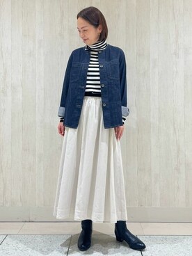 「アイテム（ノーカラージャケット、ブルー系）」を使った、minamiさん（レディース・157cm）の秋コーディネート