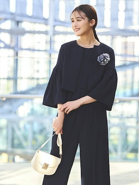 「アイテム（ブローチ/コサージュ、グレー系）」を使った、RUIRUEBOUTIQUEさん（レディース・167cm）の冬コーディネート