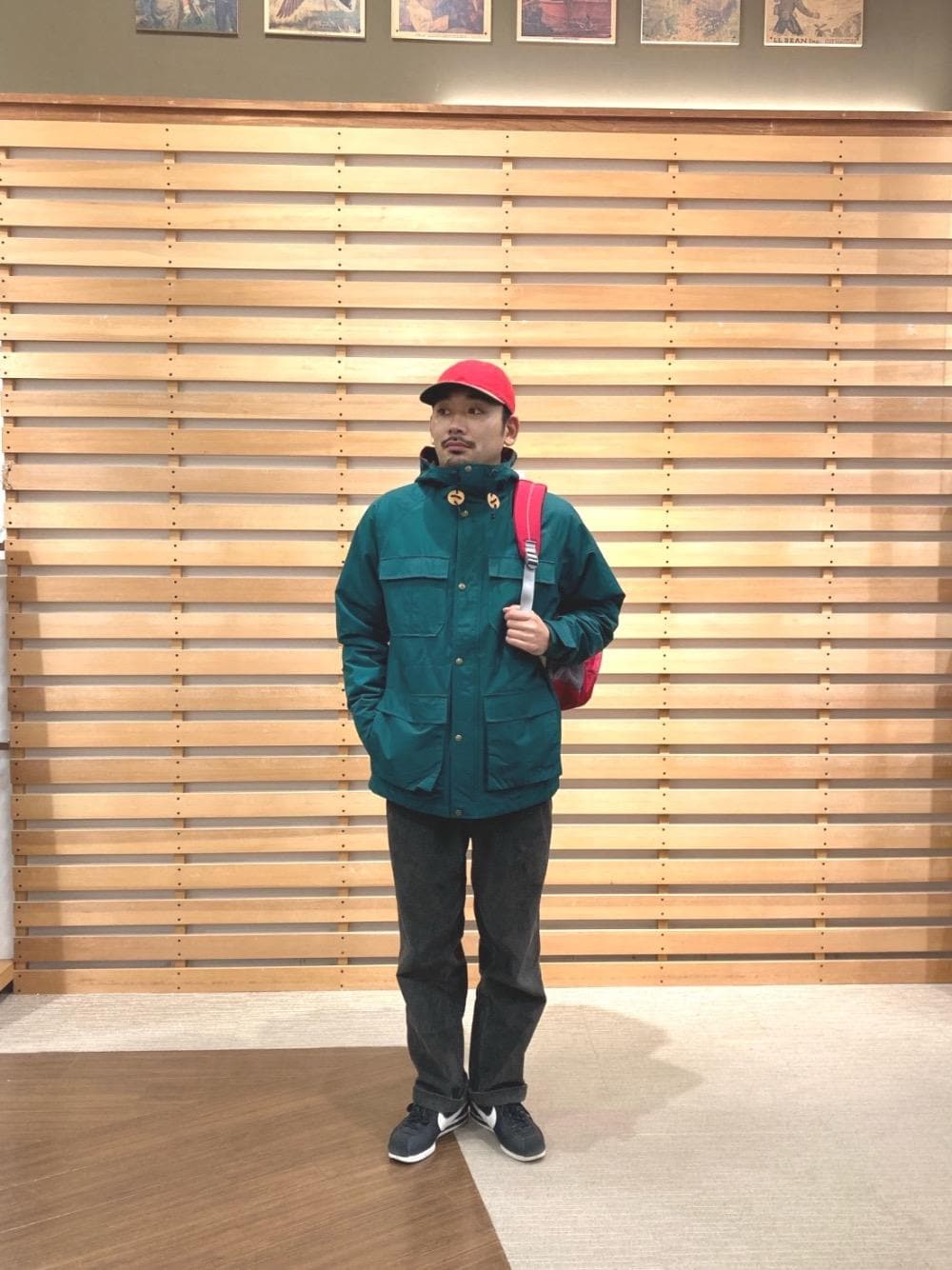 「コーデュロイ、マウンテンパーカー、リュック、アウトドア、キャップ、エルエルビーン、llbeanjapan、BeanOutsider、llbeanstyling、LLbean」｜「L.L.Beanのオリジナル・バクスター・ステート・パーカ ’82 米国フィット・レギュラー（その他アウター、グリーン系）」を使った、unさん（メンズ・174cm）の冬コーディネートの1枚目の写真