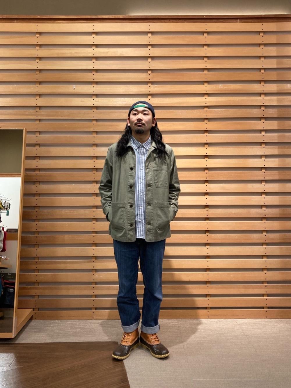 「キャップ、ストライプ、ボタンダウンシャツ、ビーンブーツ、春、エルエルビーン、llbeanjapan、BeanOutsider、llbeanstyling、LLbean」｜「L.L.Beanのコンフォート・ストレッチ・オックスフォード・シャツ、長袖　ストライプ ジャパン・フィット（シャツ/ブラウス、ブルー系）」を使った、unさん（メンズ・174cm）の春コーディネートの1枚目の写真